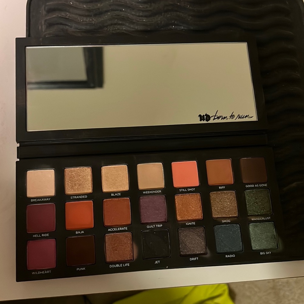 Urban decay eyeshadow pallet